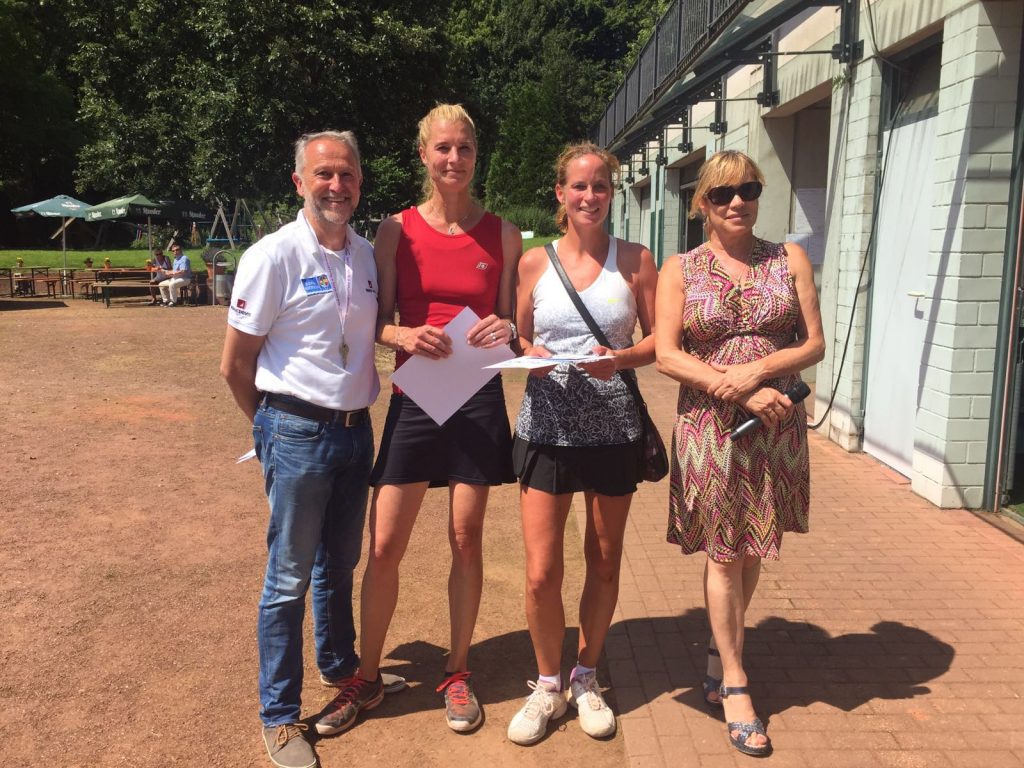 Frauke Eppert (2.v.l.) und Silke Richard (3.v.l.).
