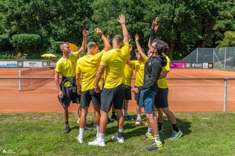 Im Geiste der Mannschaft: Mit einem lauten „MSC!“ schwört sich das Team auf das Match ein – ein festes Ritual, das Zusammenhalt stiftet und Energie freisetzt.